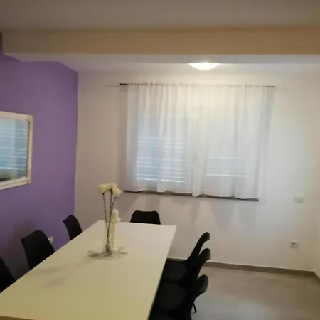 Haus Valentino